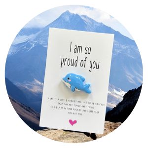 Pocket hug | Dolfijn | So Proud