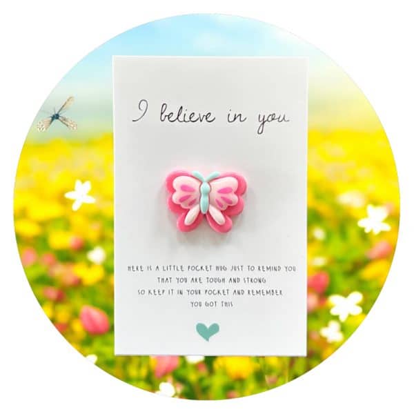 Pockethug Believe Vlinder Donker Roze