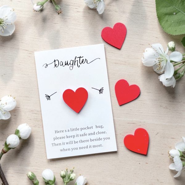 Daughter Rood houten hartje Pocket Hug