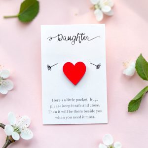 Daughter Rood houten hartje Pocket Hug