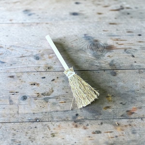 Pocket Hug Bad Luck Return Card Bezem