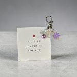 Pocket Hug A little something Paars engeltje met klaver
