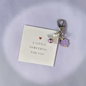 Pocket Hug A little something Paars engeltje met klaver